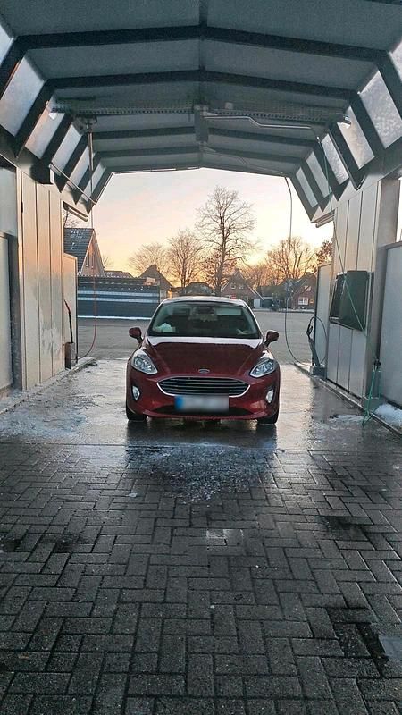 Gebraucht Ford Fiesta Titanium 101 PS (74 kW) 2018 Rot Kleinwagen