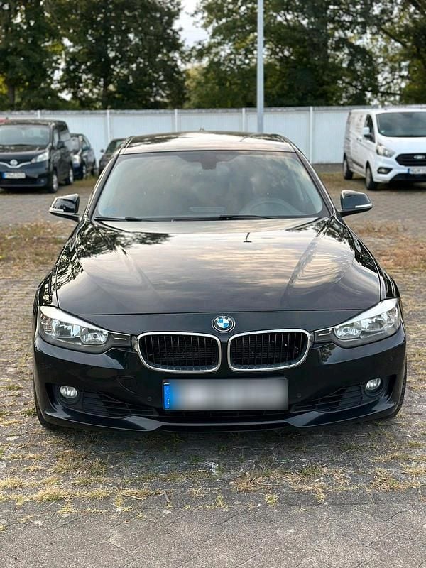 Schwarz Gebraucht 2015 BMW 328 Kombi | 6.790 € - Bild 1/4