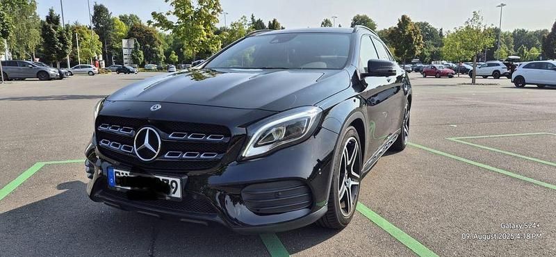 Schwarz Gebraucht 2017 Mercedes 250 AMG Limousine | 27.900 € (Teuer) - Bild 1/4