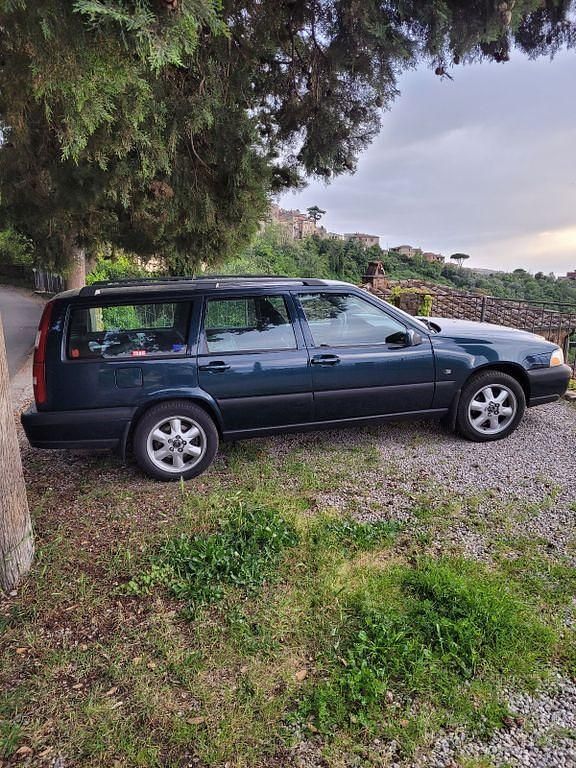 Grün Gebraucht 1998 Volvo XC70 SUV | 11.270 € - Bild 1/4