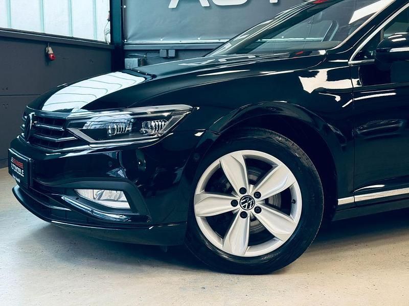 Gebraucht VW Passat Elegance 150 PS (110 kW) 2023 Schwarz Kombi