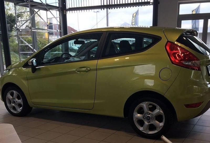 Grün Gebraucht 2011 Ford Fiesta Trend Limousine | 4.300 € (Fairer Preis) - Bild 1/3