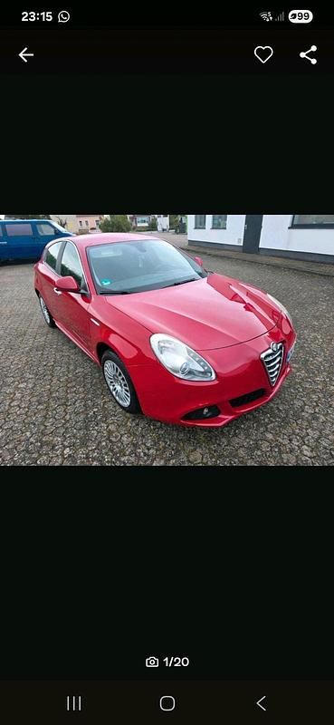 Rot Gebraucht 2011 Alfa Romeo Giulietta Kleinwagen | 3.499 € (Fairer Preis) - Bild 1/4