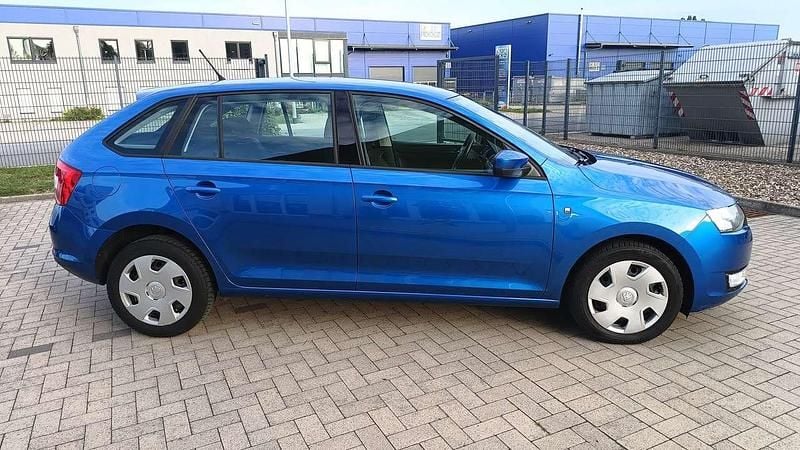 Gebraucht Skoda Rapid 105 PS (77 kW) 2013 Raceblau metallic Kleinwagen