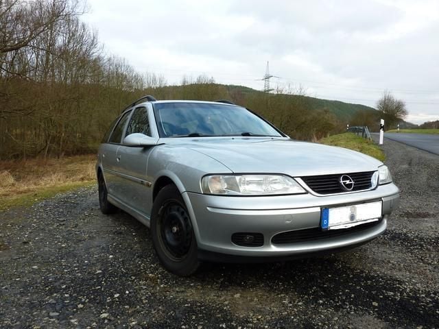 Gebraucht Opel Vectra 101 PS (74 kW) 2000 Silber metallic Kombi