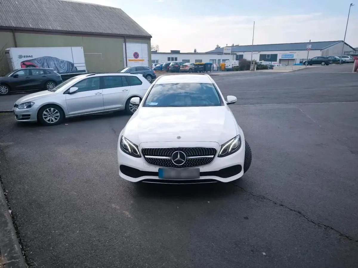 Gebraucht Mercedes E220 194 PS (142 kW) 2017 Weiß Kombi