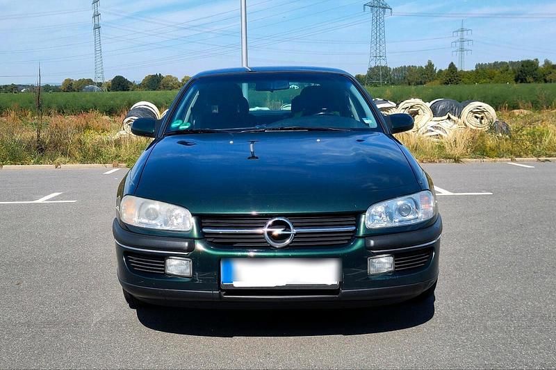 Grün Gebraucht 1998 Opel Omega Limousine | 2.100 € (Fairer Preis) - Bild 1/4