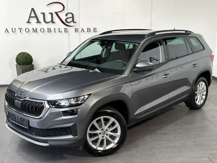 Grau (steelgrau) Gebraucht 2023 Skoda Kodiaq Style SUV | 35.900 € (Teuer) - Bild 1/3