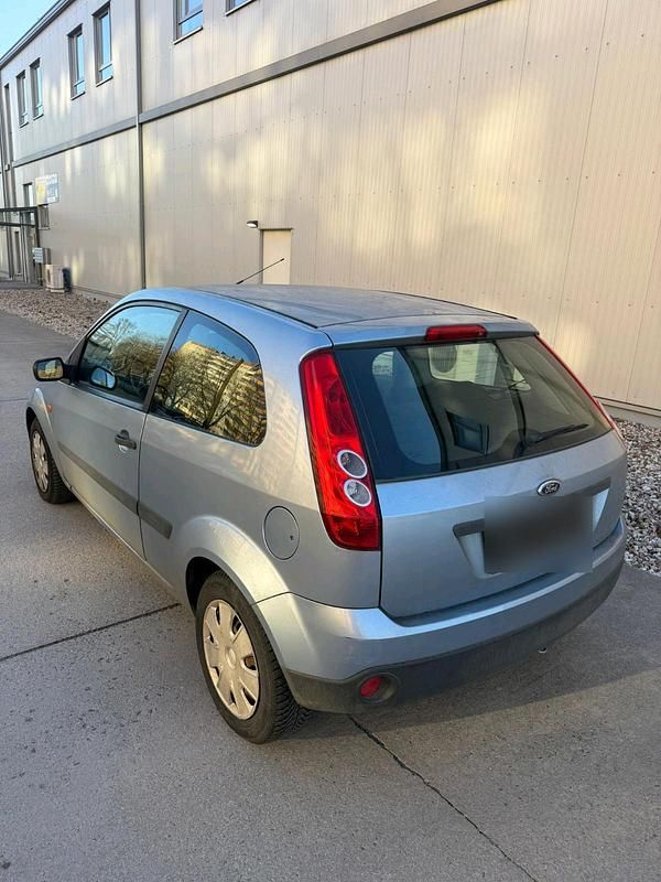 Gebraucht Ford Fiesta 60 PS (44 kW) 2006 Silber Kleinwagen