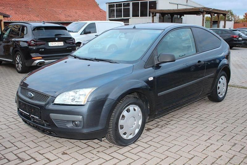 Grau Gebraucht 2006 Ford Focus Limousine | 2.490 € (Fairer Preis) - Bild 1/4