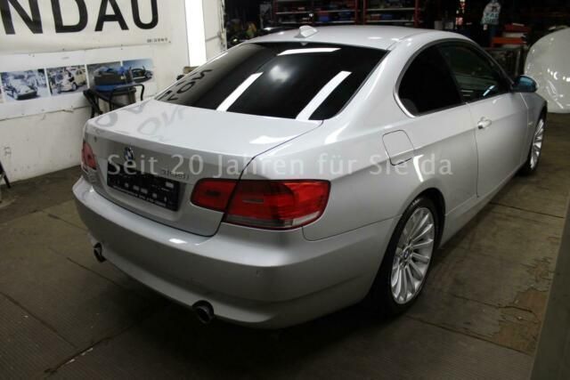 Käytetty BMW 330 272 HP (200 kW) 2007 Hopea Coupe - kaksiovinen