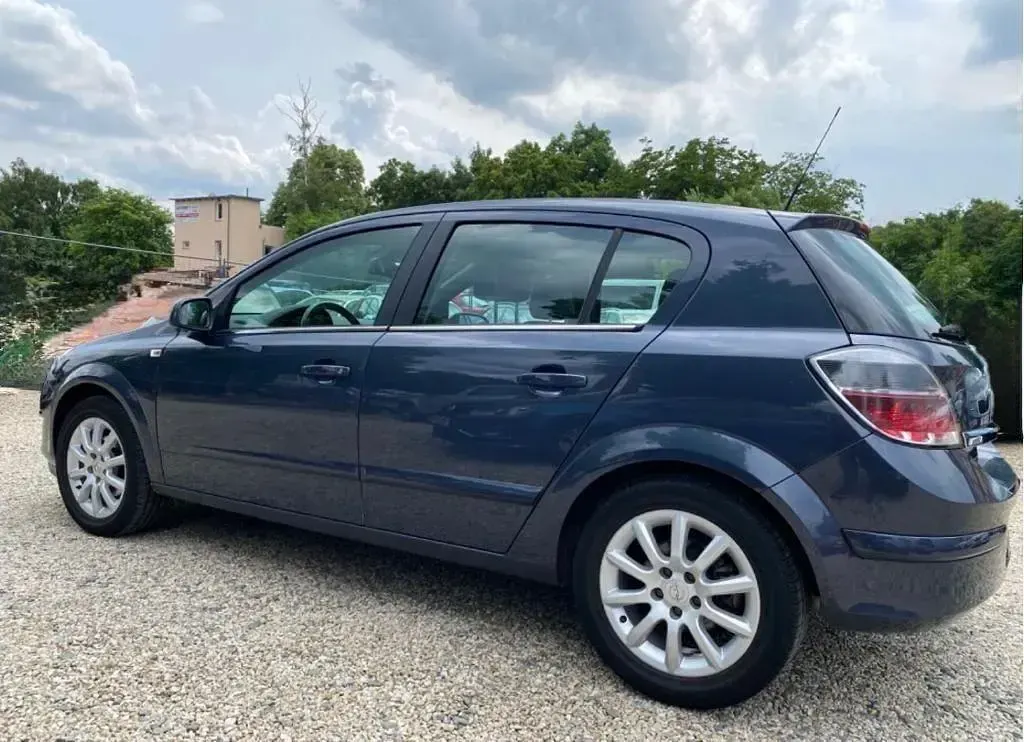 Gebraucht Opel Astra Innovation 116 PS (85 kW) 2009 Blau Limousine
