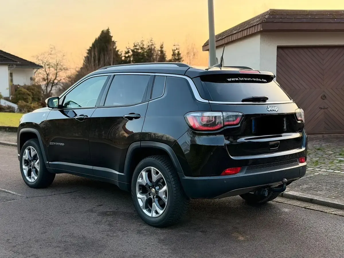 Gebraucht Jeep Compass 140 PS (102 kW) 2017 Schwarz SUV