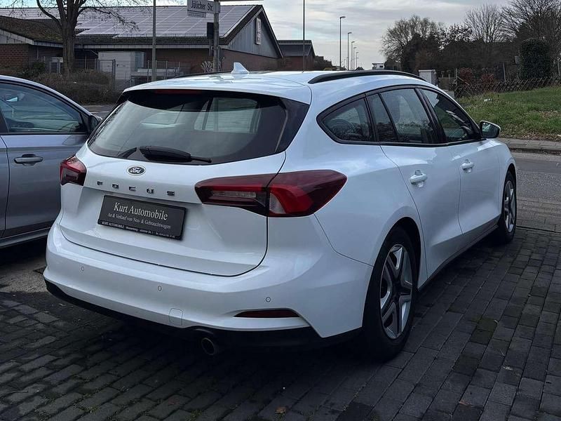 Gebraucht Ford Focus 120 PS (88 kW) 2022 Frostweiß Kombi