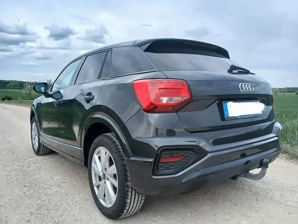 Używany Audi Q2 150 KM (110 kW) 2024 Szary SUV