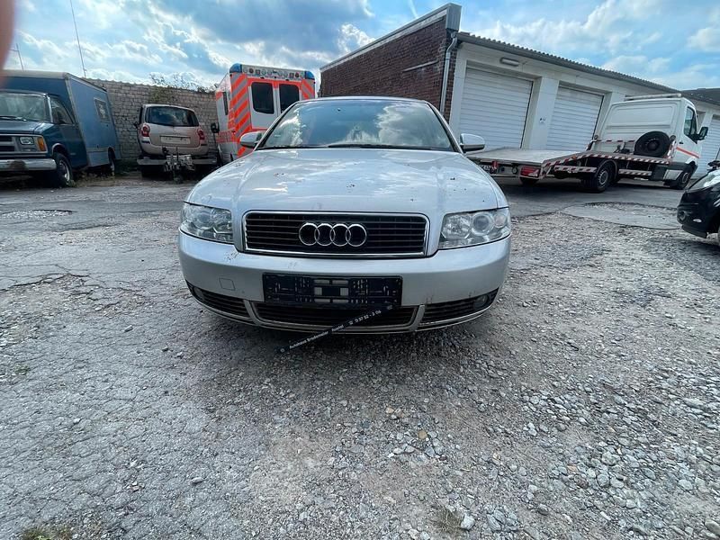 Gebraucht 2004 Audi A4 Limousine | 850 € (Superpreis) - Bild 1/4