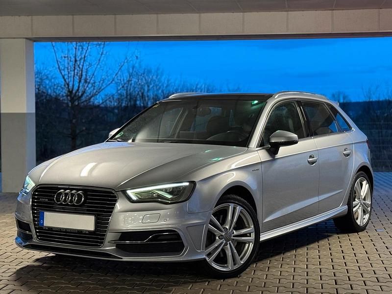 Silber Gebraucht 2015 Audi A3 e-tron Comfort Kleinwagen | 17.490 € (Teuer) - Bild 1/4