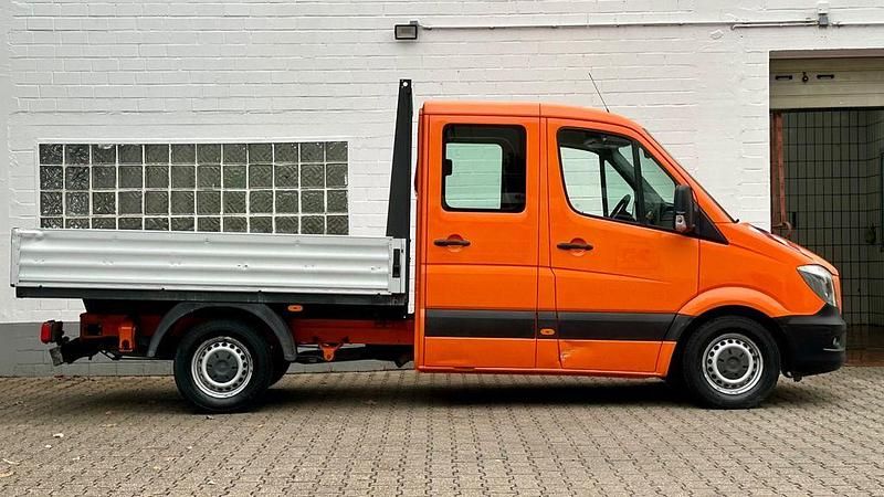 Gebraucht Mercedes Sprinter 143 PS (105 kW) 2017 Orange Van