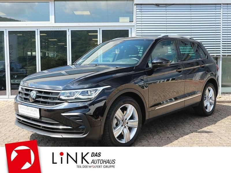 Deep black perleffekt Gebraucht 2023 VW Tiguan Life SUV | 33.480 € (Etwas zu teuer) - Bild 1/4