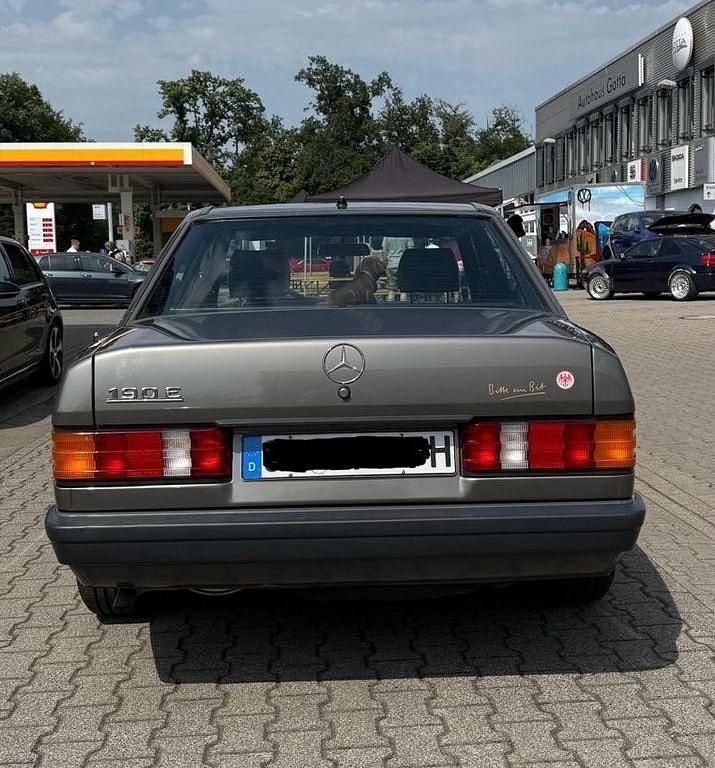 Gebraucht Mercedes 190 122 PS (89 kW) 1986 Grau Limousine
