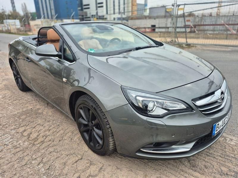 Usado Opel Cascada Active 170 HP (125 kW) 2017 Castanho Cabrios