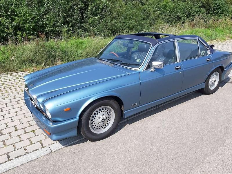 Blau Gebraucht 1982 Jaguar XJ6 Limousine | 11.900 € - Bild 1/4