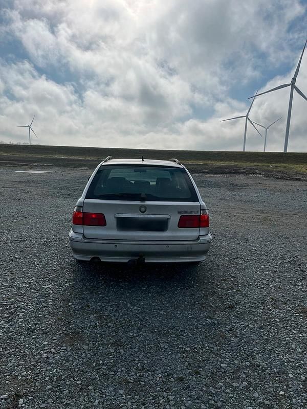 Gebraucht BMW 525 163 PS (119 kW) 2001 Grau Kombi