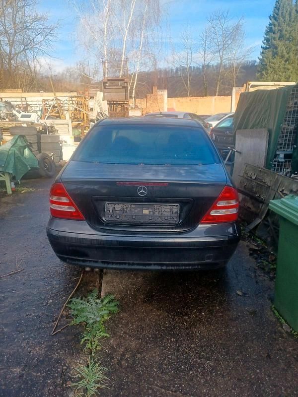 Second-hand Mercedes C180 Classic 143 CP (105 kW) 2002 Negru Berlinǎ