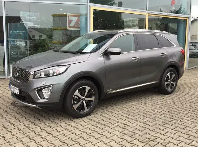 Gebraucht Kia Sorento Spirit 200 PS (147 kW) 2017 Andere farbe metallic SUV