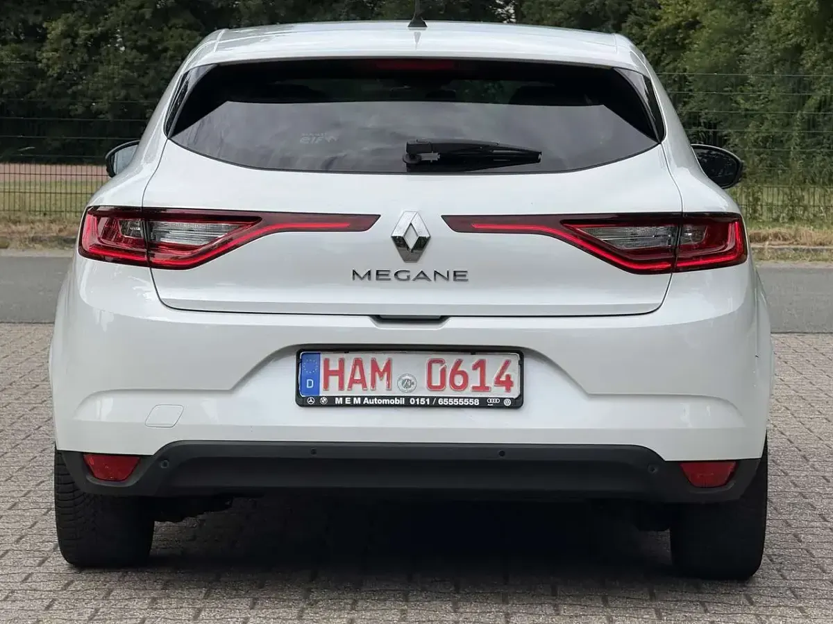 Gebraucht Renault Mégane IV LIMITED 110 PS (80 kW) 2018 Weiss "nacre" Limousine
