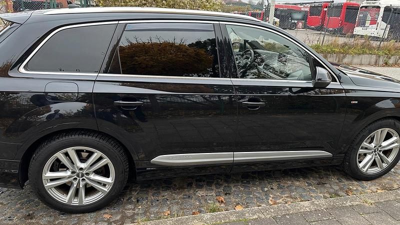 Gebraucht Audi Q7 Ambiente 272 PS (200 kW) 2016 Schwarz SUV