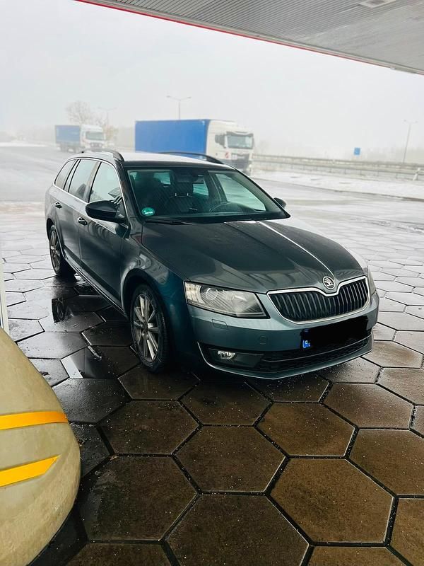 Gebraucht Skoda Octavia 150 PS (110 kW) 2014 Grau Kleinwagen