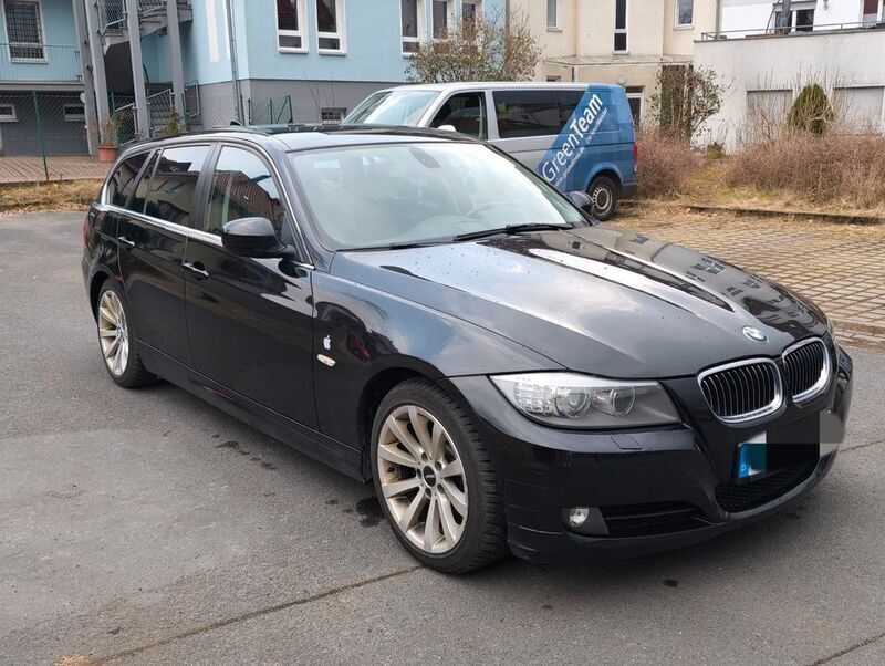 Schwarz Gebraucht 2010 BMW 330 Kombi | 6.500 € (Guter Preis) - Bild 1/4