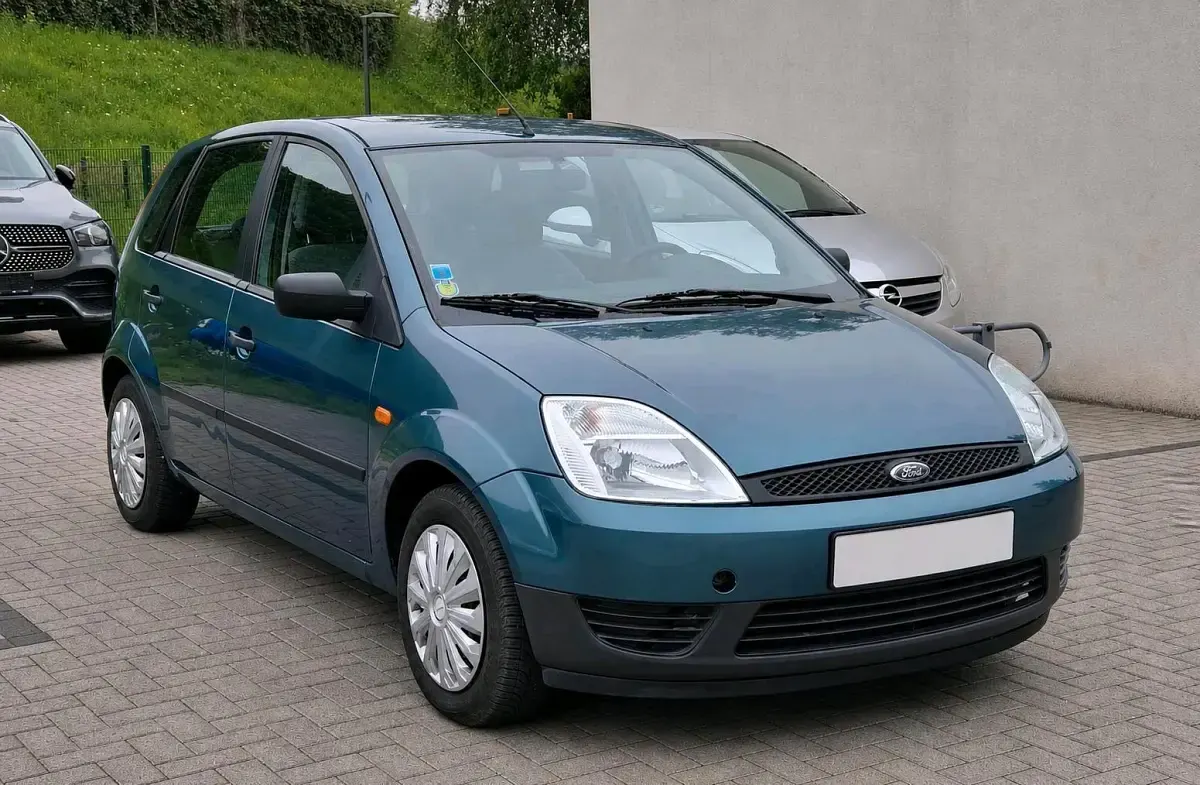 Usata Ford Fiesta 80 CV (58 kW) 2003 Andere farben Utilitaria