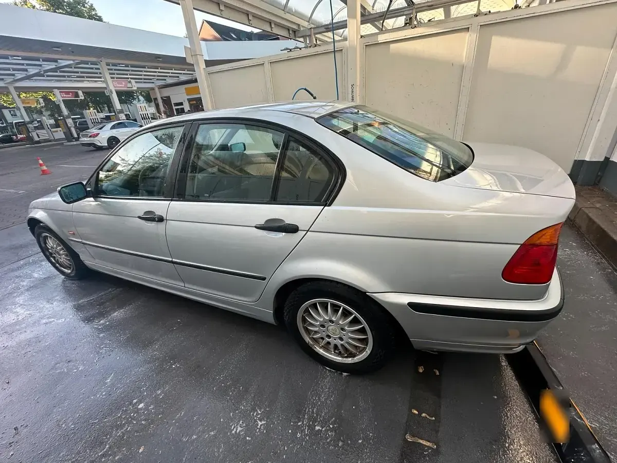 Gebraucht BMW 316 105 PS (77 kW) 1999 Silber Limousine