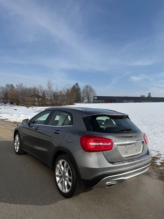 Gebraucht Mercedes GLA220 177 PS (130 kW) 2016 Grau SUV