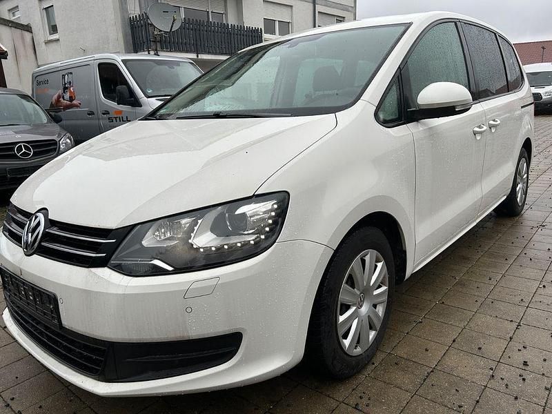 Weiß Gebraucht 2013 VW Sharan Trendline Van / Kleinbus | 7.900 € (Superpreis) - Bild 1/4
