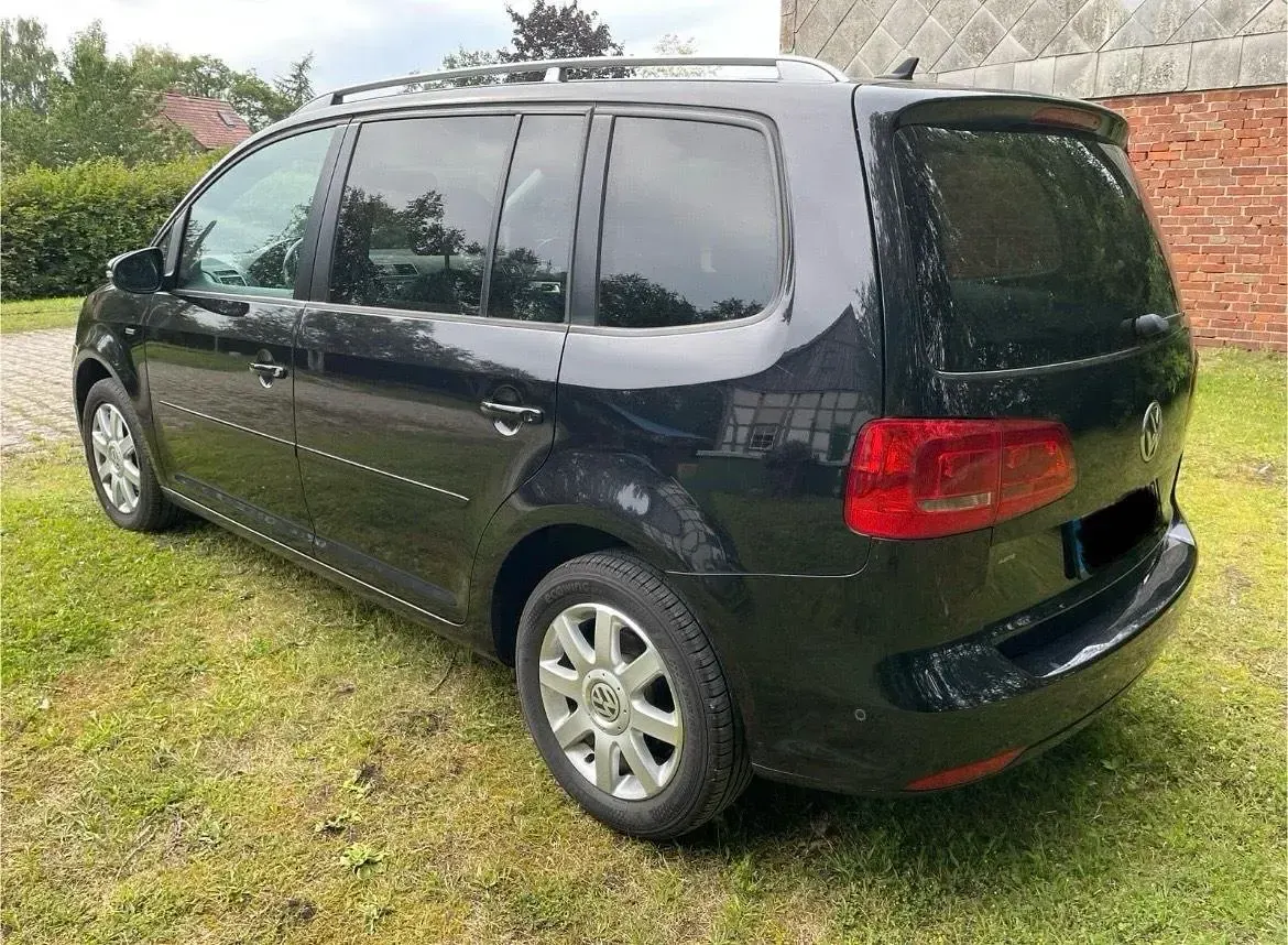 Gebraucht VW Touran Life 105 PS (77 kW) 2014 Schwarz Van / Kleinbus