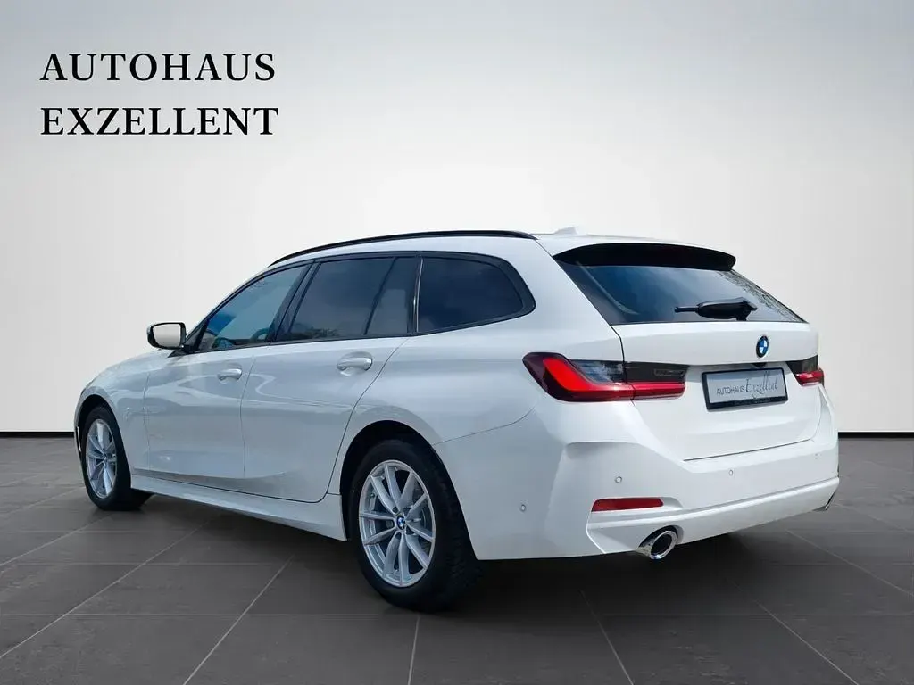 Używany BMW 320 Shadowline 190 KM (139 kW) 2024 Biały Kombi