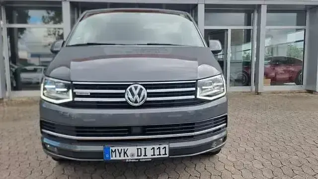 Käytetty VW Multivan Generation Six 204 HP (150 kW) 2017 Harmaa Tila-auto