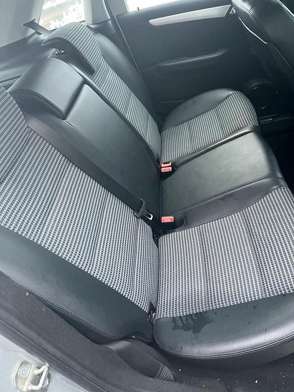 Silber Gebraucht 2007 Mercedes 200 Limousine | 6.200 € - Bild 1/4