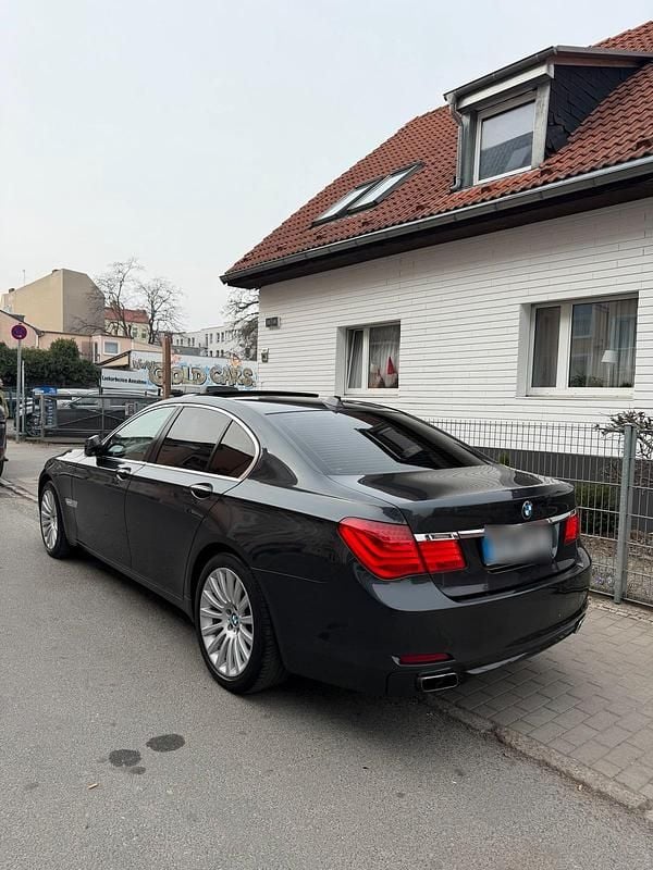 Gebraucht BMW 730 245 PS (180 kW) 2011 Grau Limousine