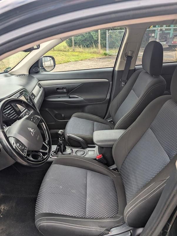 Schwarz Gebraucht 2016 Mitsubishi Outlander Plus SUV | 6.500 € (Teuer) - Bild 1/4