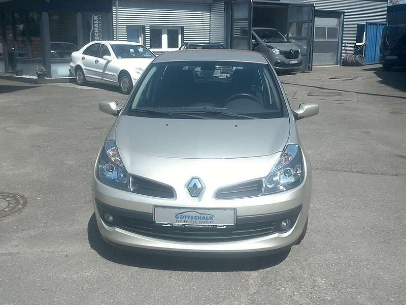 Gold Gebraucht 2007 Renault Clio II Dynamique Limousine | 3.290 € (Fairer Preis) - Bild 1/4