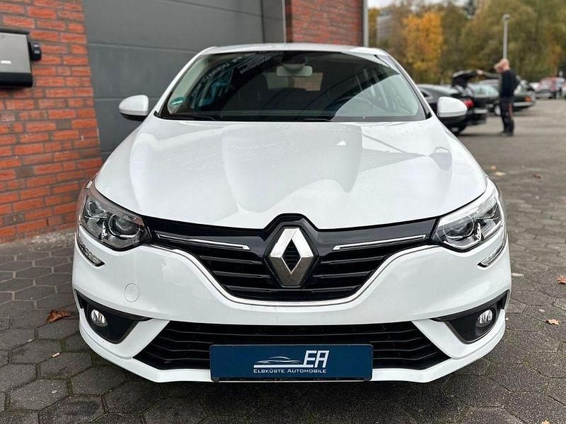 Gebraucht Renault Mégane IV Play 132 PS (97 kW) 2017 Weiß Limousine