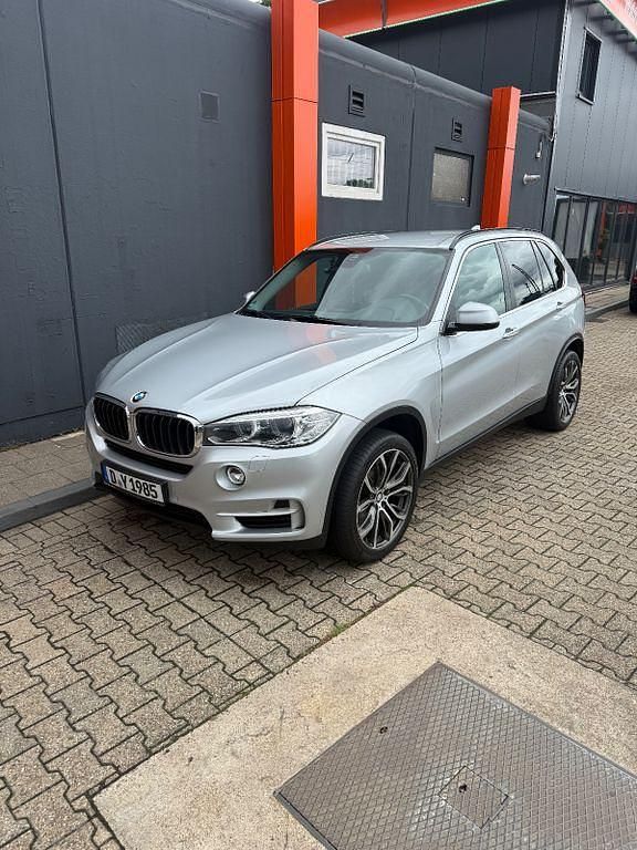 Grau Gebraucht 2017 BMW X5 SUV | 22.500 € - Bild 1/4