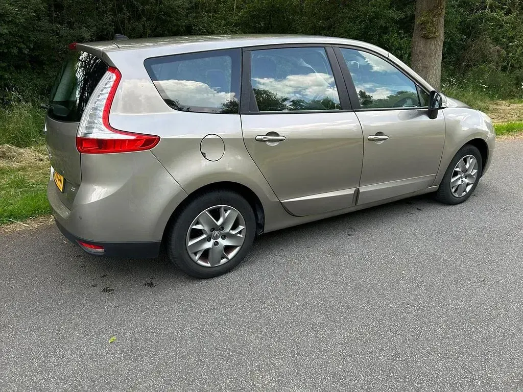 Gebraucht Renault Grand Scénic Expression 110 PS (80 kW) 2011 Braun Van / Kleinbus