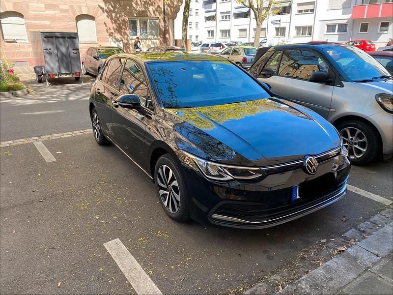 Second-hand VW Golf VIII 150 CP (110 kW) 2021 Negru Break