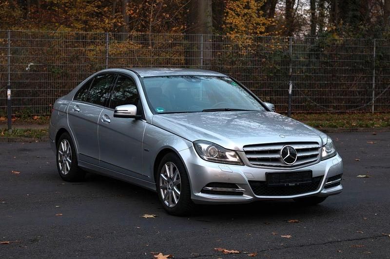Silber Gebraucht 2012 Mercedes C250 Limousine | 9.790 € (Guter Preis) - Bild 1/4
