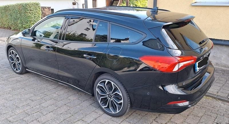 Używany Ford Focus ST-Line 120 KM (88 kW) 2018 Czarny Kombi